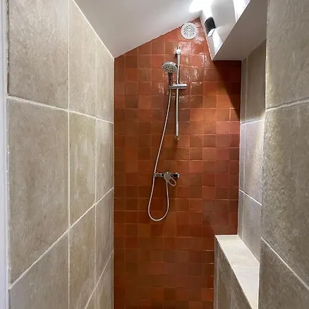 Apartment Studio Au Calme, Proche Mer Nice